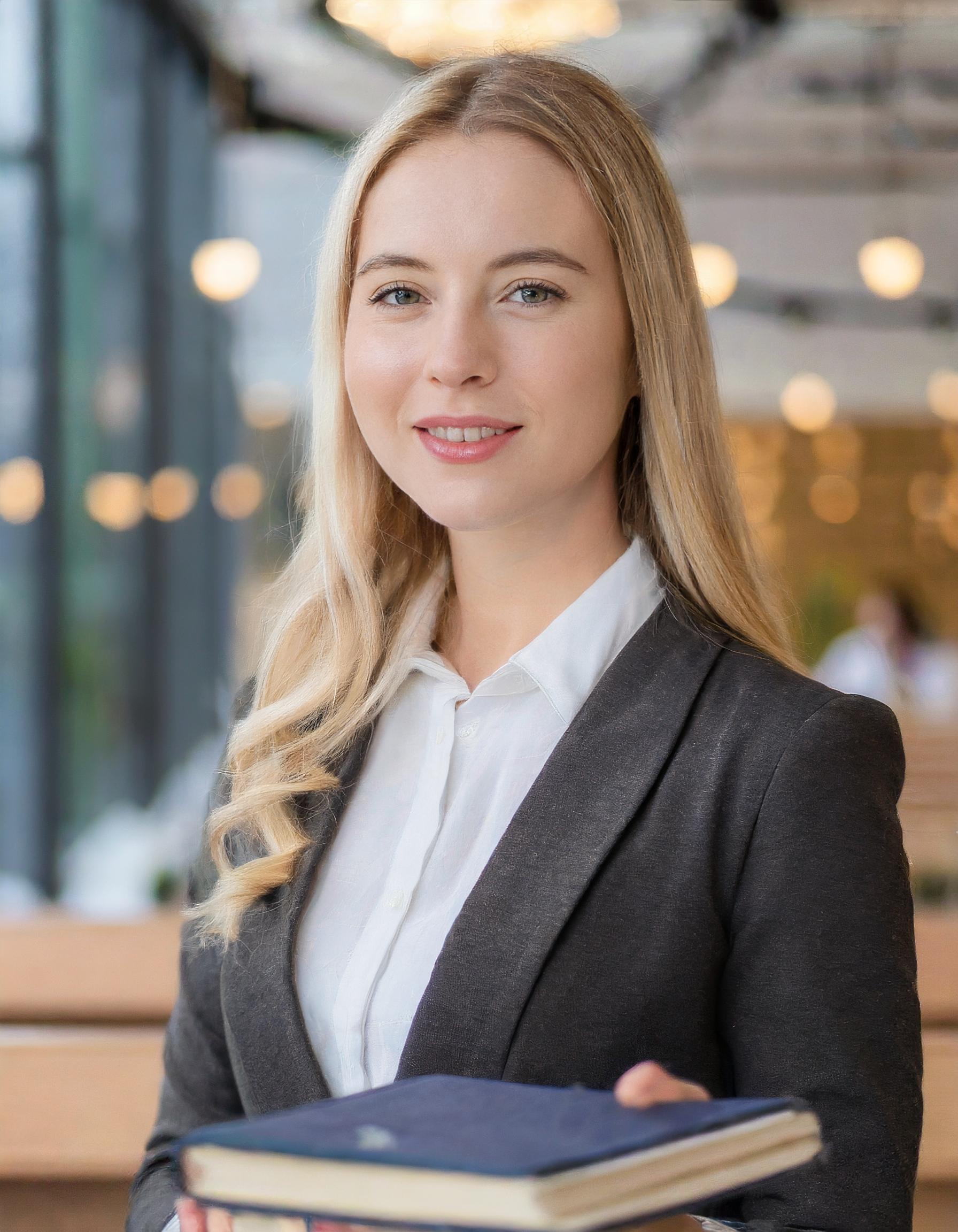 Emma Schneider Portrait